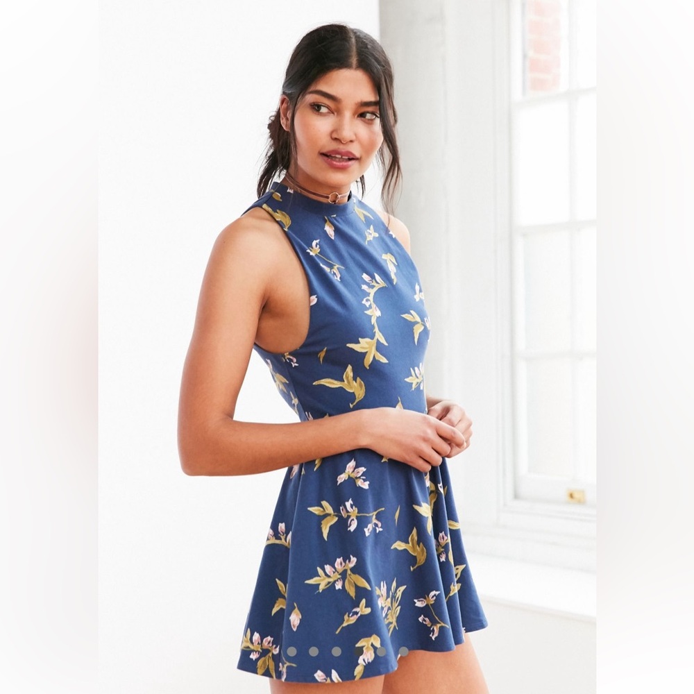 Kimchi Blue Urban Outfitters Rebecca Floral Mock Neck Romper